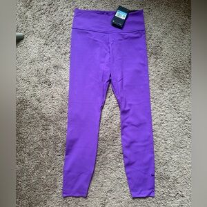 Nike Lux Performance Leggings Size Medium 7/8 length